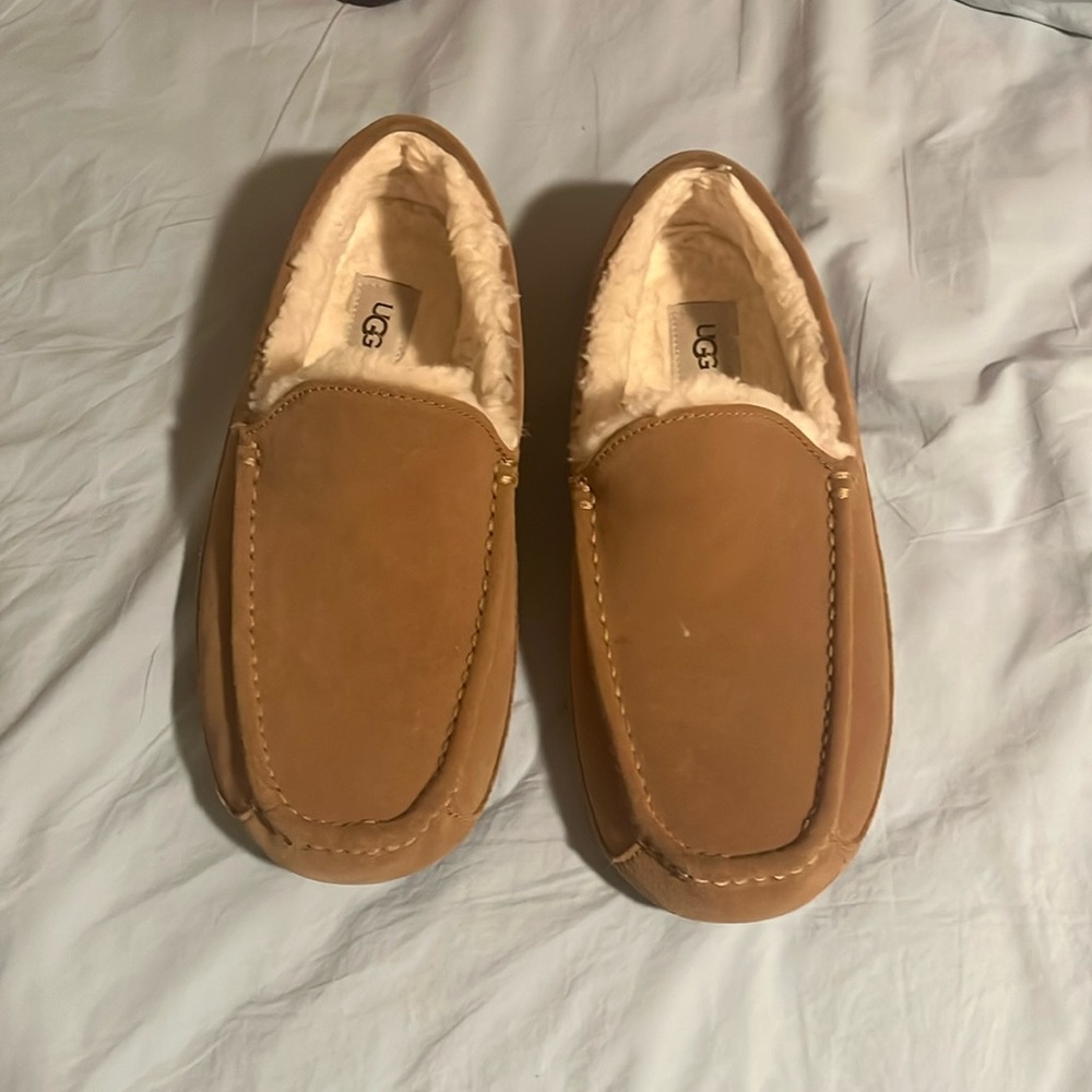 Men’s lightly used Ugg slippers